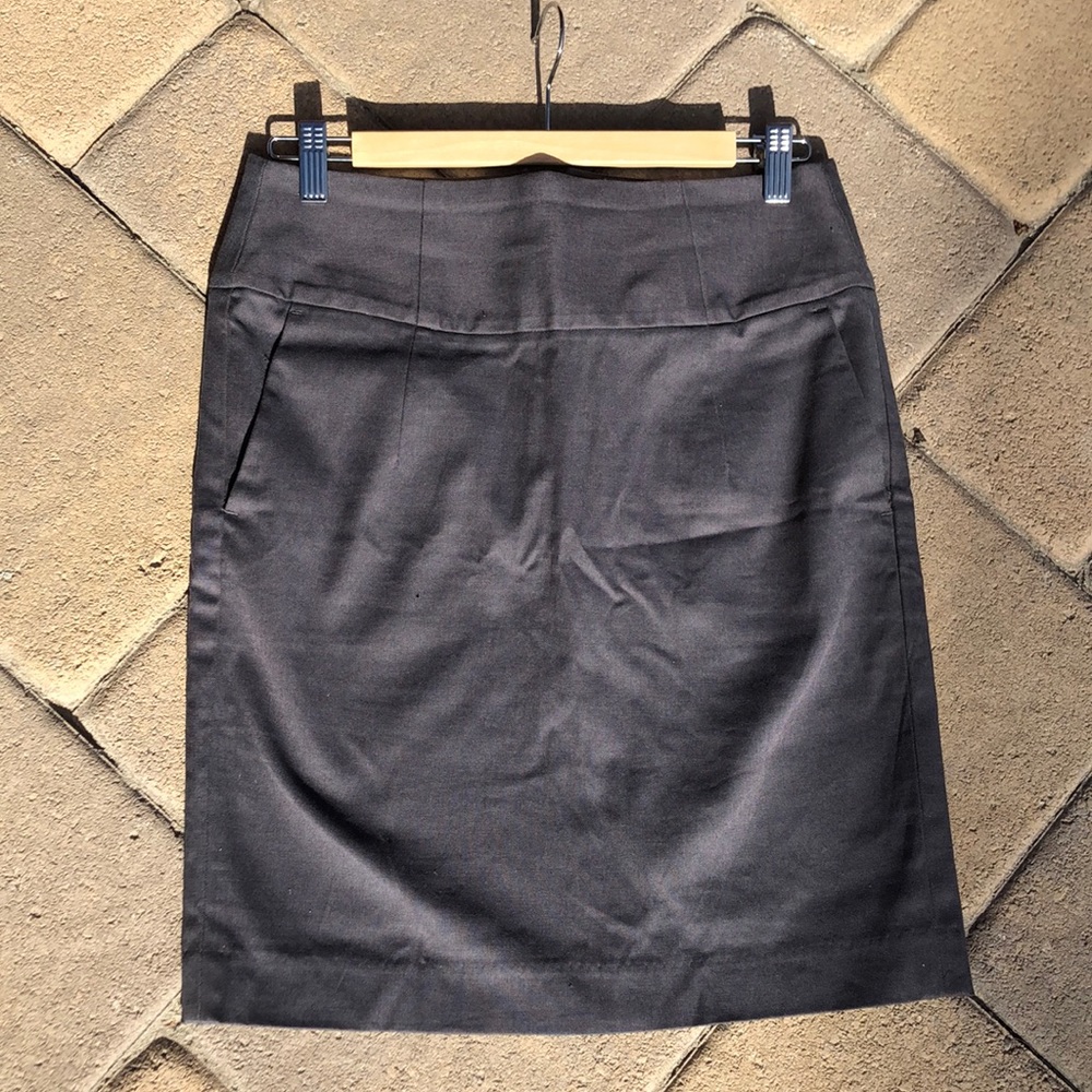 Grey denim-like casual pencil skirt with pockets!